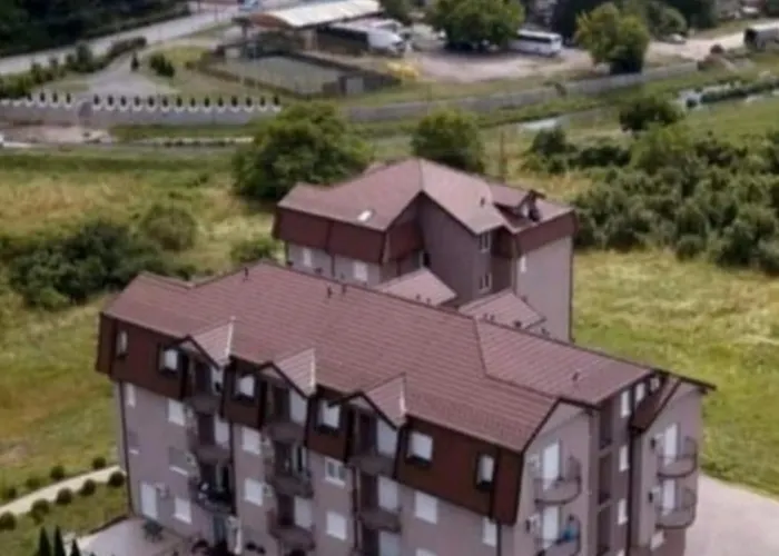 Delux アパート *