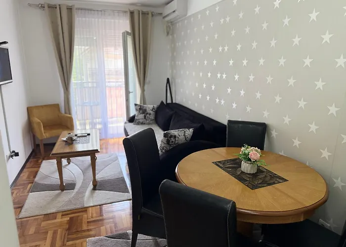 Delux アパート *